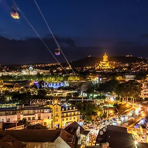 Cozy With Amazing Views In Old Апартаменты